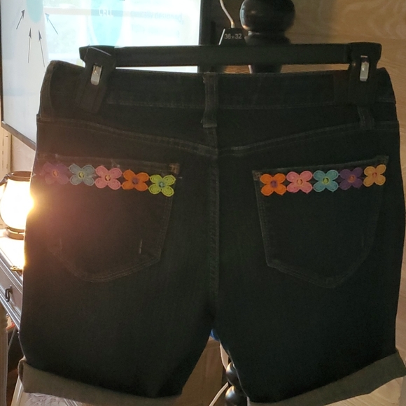 Shorts - Picture 2 of 2